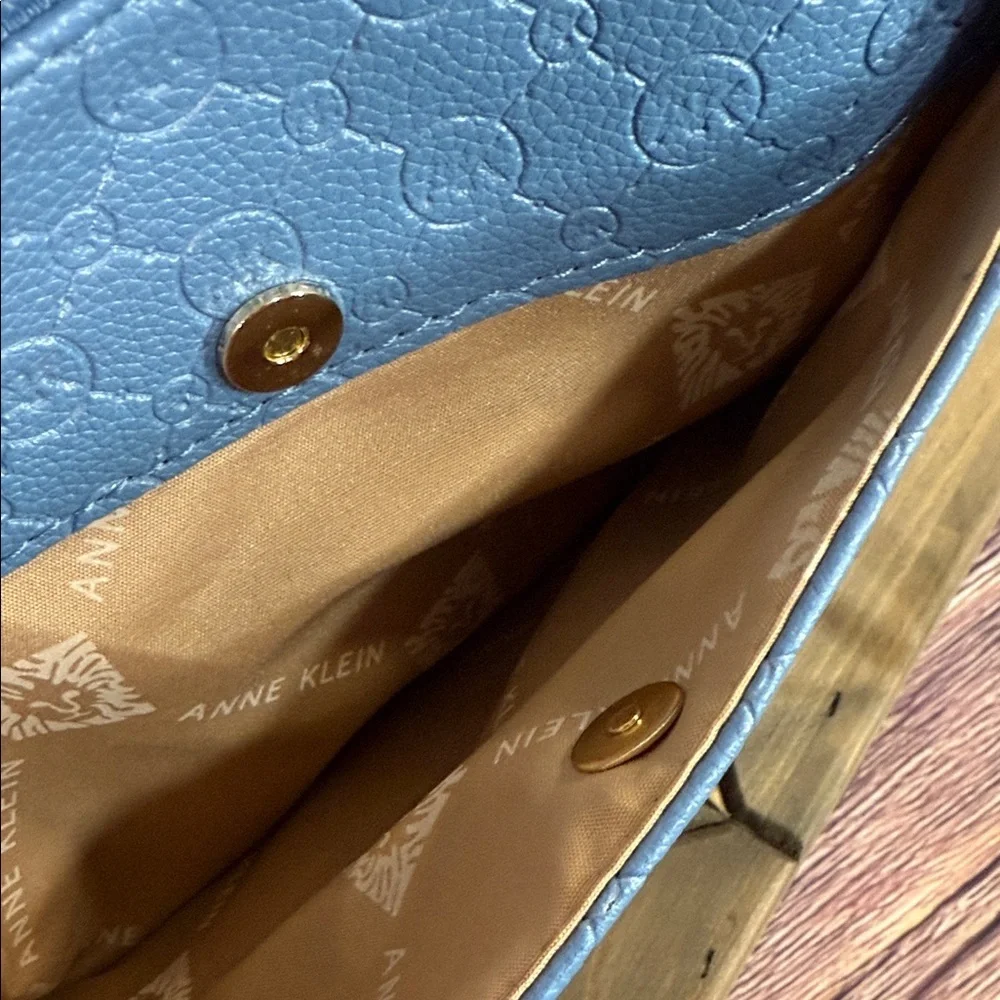Anne Klein‎ NWOT Embossed Logo Blue Wristlet Wallet Clutch